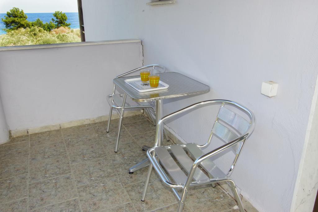 Hotel Athina à Koinira Extérieur photo