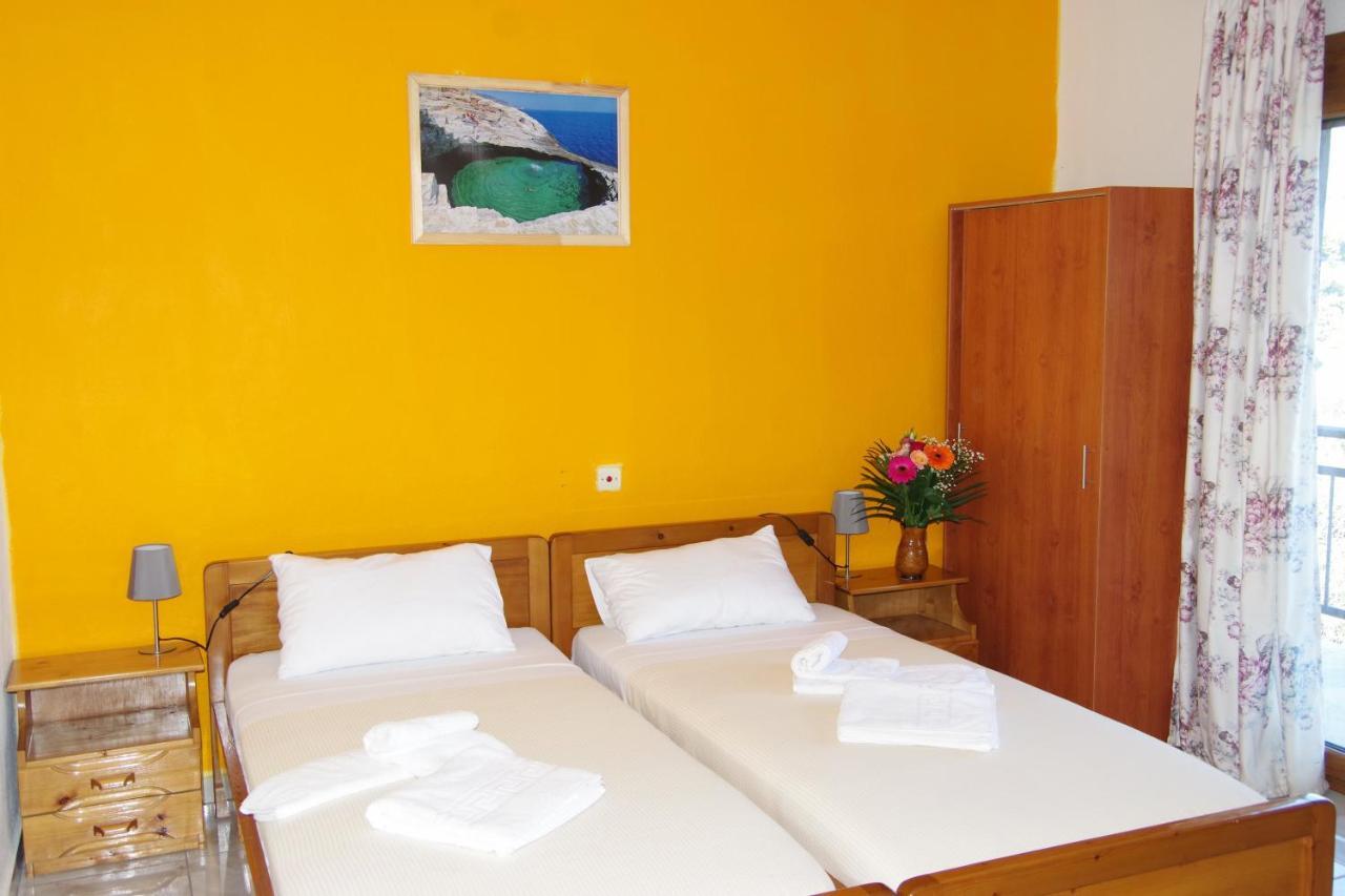 Hotel Athina à Koinira Extérieur photo