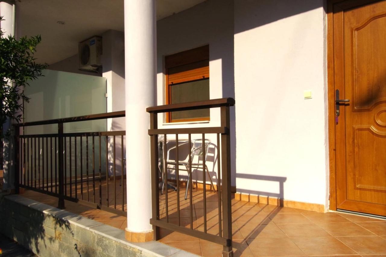 Hotel Athina à Koinira Extérieur photo